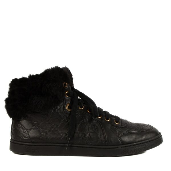 Shop safe online at Labellov in Antwerp, Brussels and Knokke this 100% authentic second hand Gucci Black Leather Fur Trim Guccissima High-top Sneakers - Size 38,5