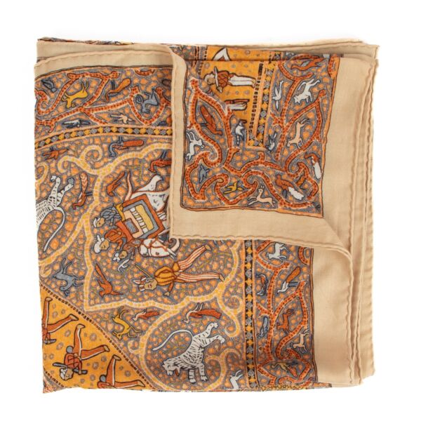 Buy an authentic Hermès Cashmere/Silk Shawl in excellent condition at Labellov in Antwerp. 