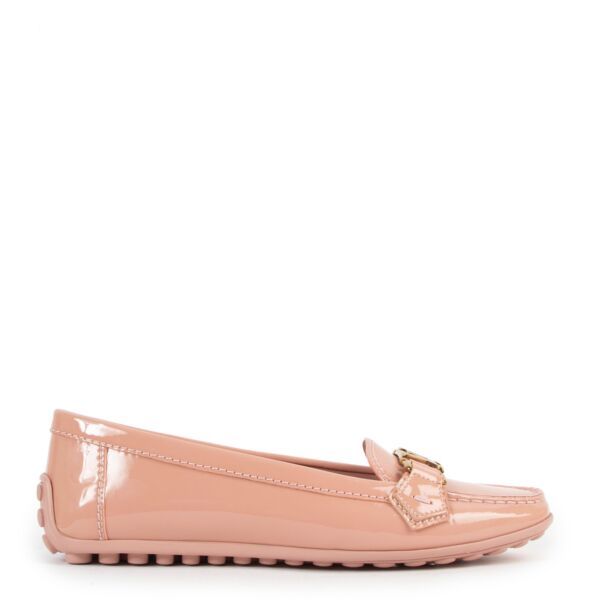 Louis Vuitton Patent Pink Loafers - size 39 for the best price at Labellov secondhand luxury in Antwerp.