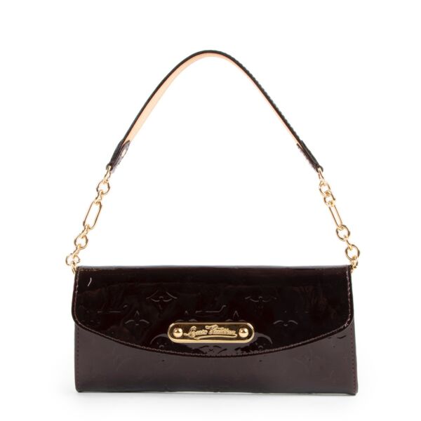 Shop safe online at Labellov in Antwerp this 100% authentic second hand Louis Vuitton Amarante Vernis Sunset Boulevard Shoulder Bag