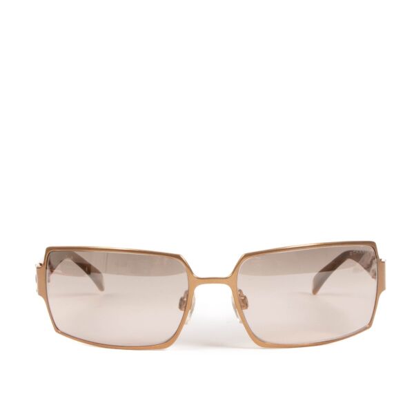 Shop safe online at Labellov in Antwerp, Brussels and Knokke these 100% authentic second hand Chanel Gold 4103 Metal Sunglasses