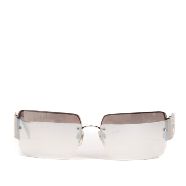 Shop safe online at Labellov in Antwerp these 100% authentic second hand Chanel Metallic 4095 CC Crystal Sunglasses