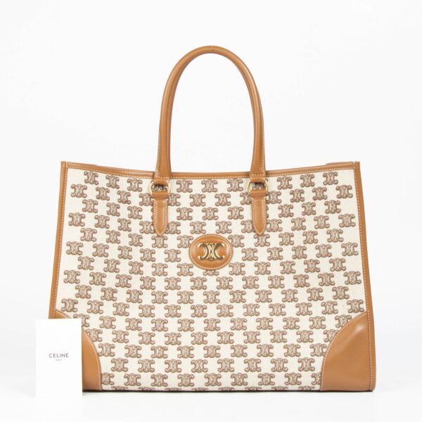 Celine Monogram Triomphe Cabas Tote aan de beste prijs bij Labellov tweedehands luxe in Antwerpen en Knokke.





 