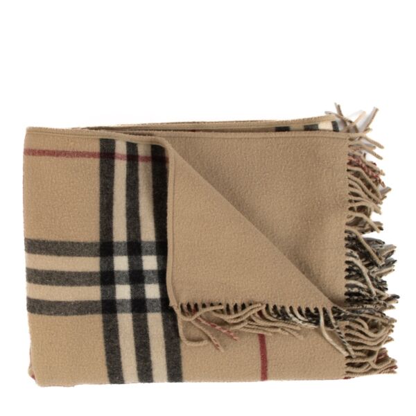 Shop 100% authentic secondhand Burberry Reversible Check Scarf with Pockets on Labellov.com