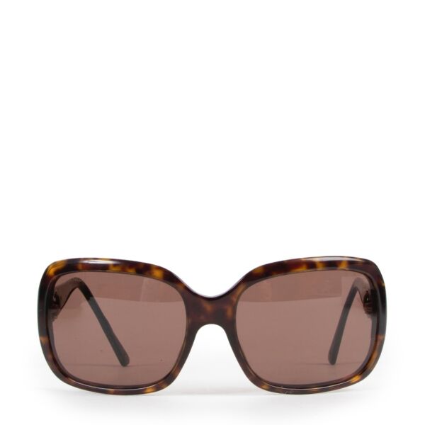 Buy an authentic second hand pair of Chanel brown sunglasses in very good condition at Labellov 