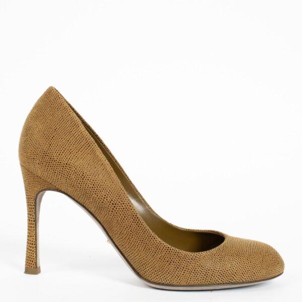 Authentic pre-loved Sergio Rossi Beige Pumps — Size 36.5 on Labellov.com