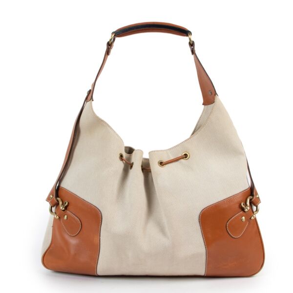 Shop safe online at Labellov in Antwerp this 100% authentic second hand Burberry Beige Canvas Shoulder Bag