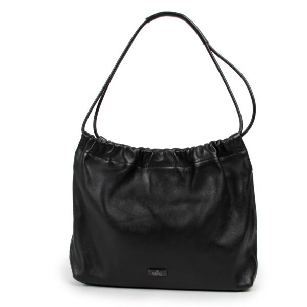 Shop now your favorite pre-loved designer handbags, at Labellov. 