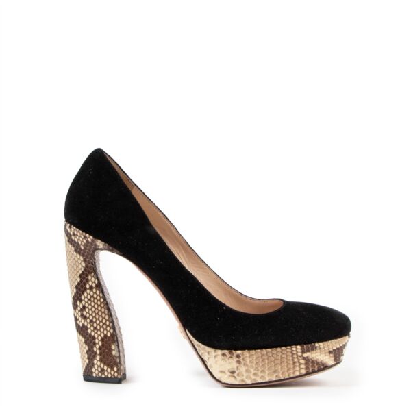 Buy online authentic second hand Prada Black Suède Snakeskin Pumps in very good condition at Labellov in Antwerp. 