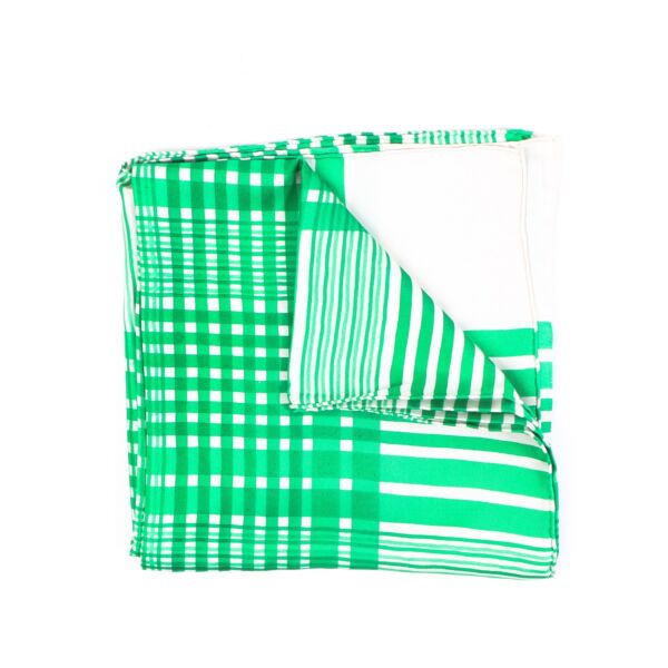Buy an authentic Saint Laurent Carré Green Silk Scarf in very good condition at Labellov in Antwerp. 