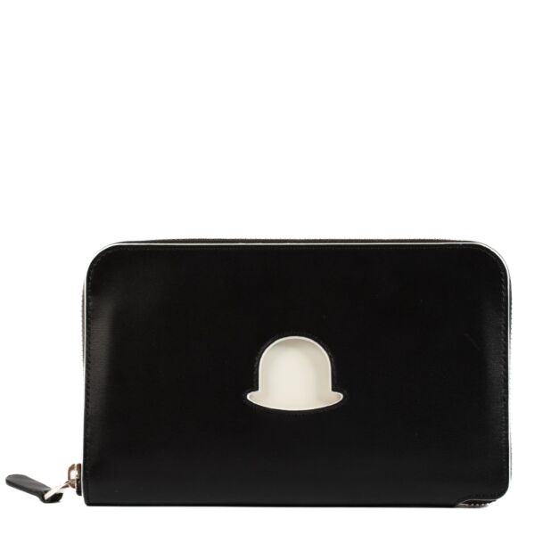 Shop safe online at Labellov in Antwerp, Brussels and Knokke this 100% authentic second hand Delvaux Black Magritte Wallet