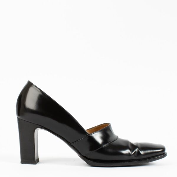 shop 100% authentic second hand Hermès Black Brushed Leather Pumps - Size 37 1/2 on Labellov.com