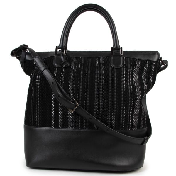 Buy online an authentic second hand Delvaux black Toile De Cuir every D tote bag in very good condition at labellov at Antwerp. 