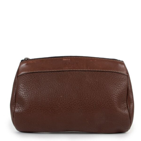 Buy now your favorite 100% authentic Delvaux accessoires at Labellov. 