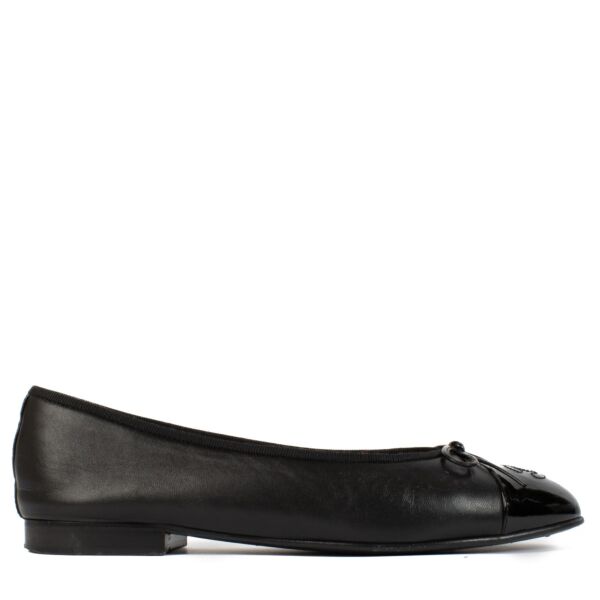 Shop safe online at Labellov in Antwerp, Brussels and Knokke this 100% authentic second hand 