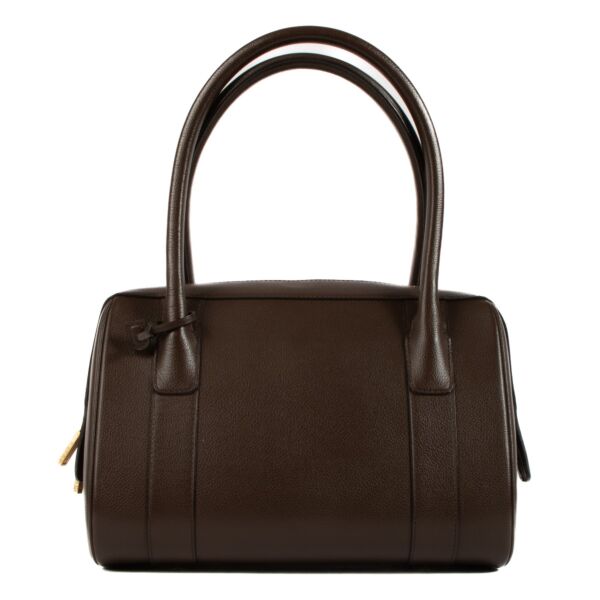 Shop safe online at Labellov in Antwerp, Brussels and Knokke this 100% authentic second hand Delvaux Chocolat Jumping Paola Top Handle Bag