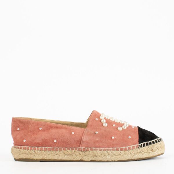 Authentic second-hand Chanel Pink Flats With Pearls - Size 39 on labellov.com