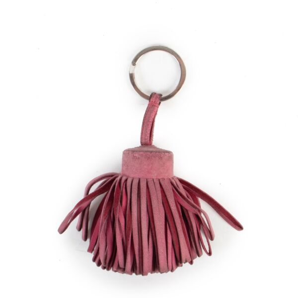 Shop safe online at Labellov in Antwerp this 100% authentic second hand Hermès Purple Carmen Keychain