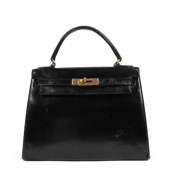 Hermès Vintage Kelly 28 Black Patent Leather Gold Hareware