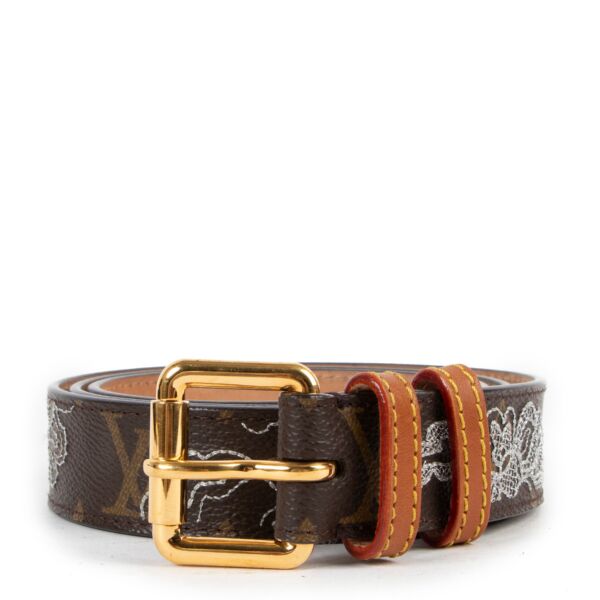 Louis Vuitton Leather Studded Belt - size 90 for the best price at Labellov secondhand luxury in Antwerpen. 