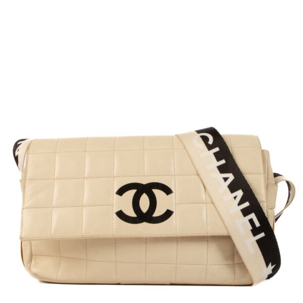 Shop 100% authentic second-hand Chanel Cream East West Star Chocolate Bar Flap Bag on Labellov.com