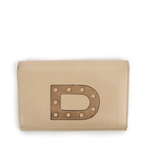 Shop now for your pre-loved, 100% authentic Delvaux Beige Leather D Wallet, at Labellov in Antwerp