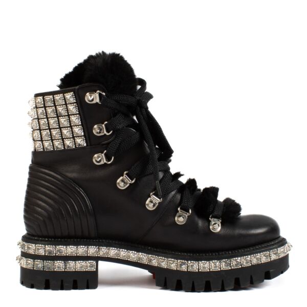 Shop safe online at Labellov in Antwerp, Brussels and Knokke this 100% authentic second hand Christian Louboutin Black Stud Boots - Size 38,5