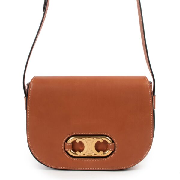 Shop now for your pre-loved, 100% autentic Celine Cognac Medium Maillon Triomphe bag at Labellov in Antwerp