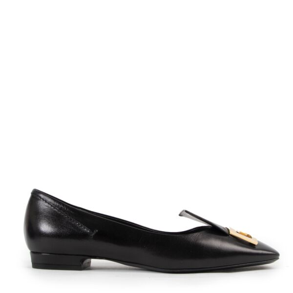 Shop safe online at Labellov in Antwerp this 100% authentic second hand Givenchy Black Leather Loafers - Size 38