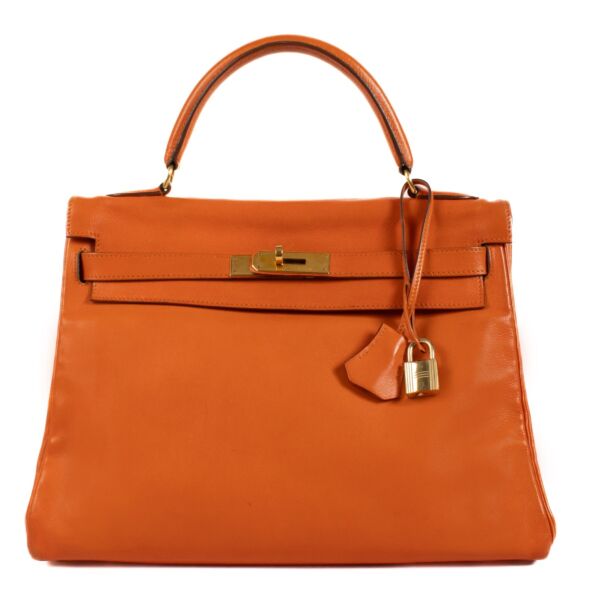 Shop safe online at Labellov in Antwerp, Brussels and Knokke this 100% authentic second hand Hermès Kelly 32 Orange Swift GHW