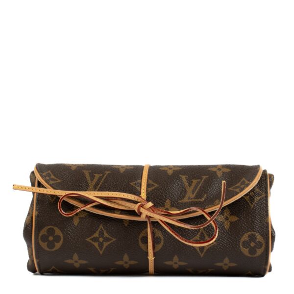 Shop safe online at Labellov in Antwerp, Brussels and Knokke this 100% authentic second hand Louis Vuitton Monogram Canvas Trousse Bijoux Pliable