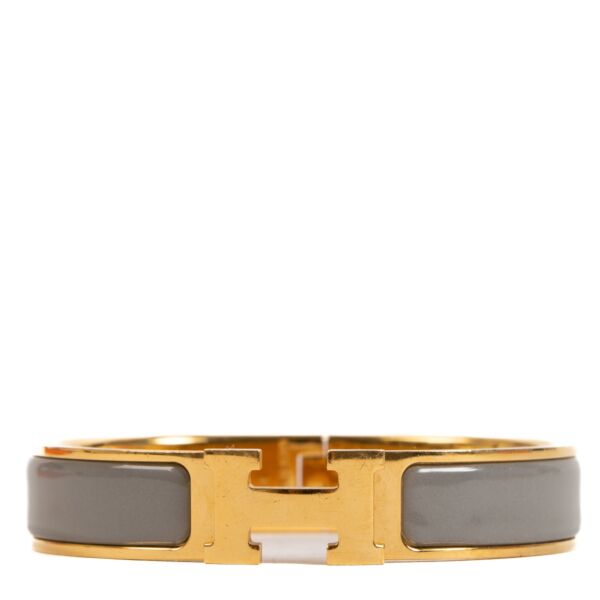 Shop Safe online at Labellov in Antwerp, Brussels and Knokke this 100% authentic second hand Hermès Gris Macadam Enamel PM Clic H Bracelet 