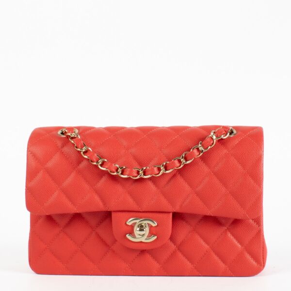 Authentic Second Hand Chanel Red Caviar Small Classic Handbag on Labellov.com