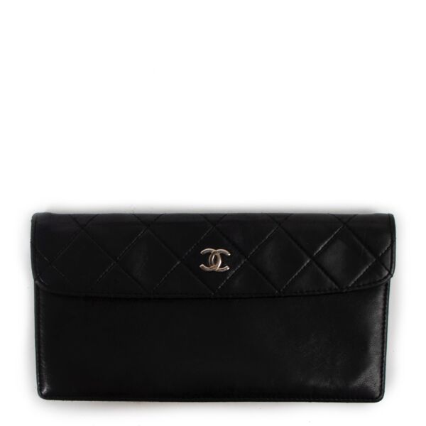 Buy a vintage second hand Chanel Wallet in pre-loved condition at Labellov 