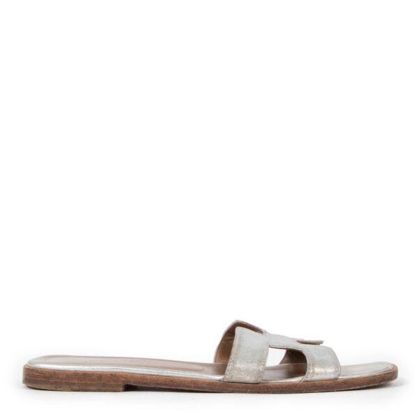 Buy verified second-hand Hermès Silver Leather Oran Sandals in good condition at LabelLov Antwerp