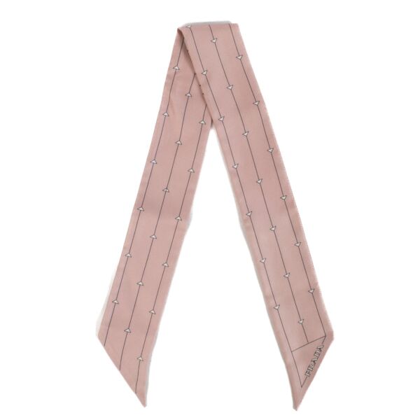 Shop safe online at Labellov in Antwerp, Brussels and Knokke this 100% authentic second hand Prada Pink Silk Twill Scarf