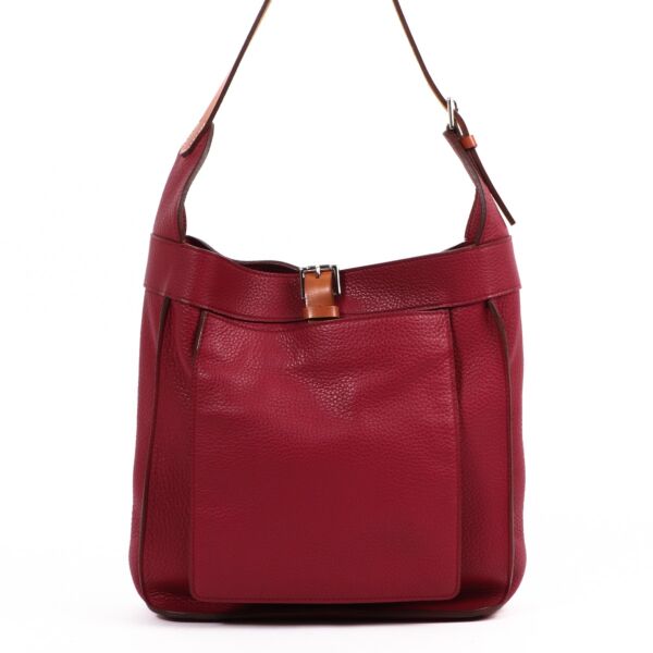 Shop safe online at Labellov in Antwerp this 100% authentic second hand Hermès Rubis/Fauve Taurillon Clemence/Hunter Sac Marwari PM 