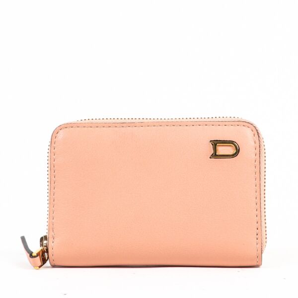 Buy an authentic second-hand Delvaux Pink Leather Accordéon PMO Wallet in very good condition at Labellov Antwerp.