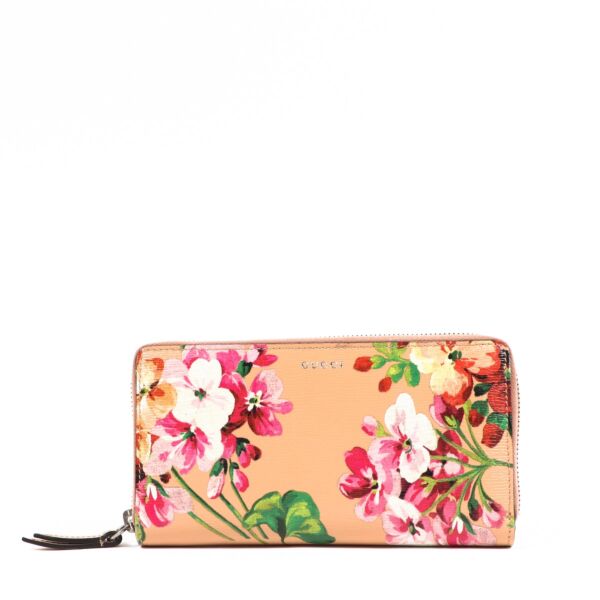 Buy an authentic second-hand Gucci Nude Leather Floral Wallet in very good condition at Labellov in Antwerp.