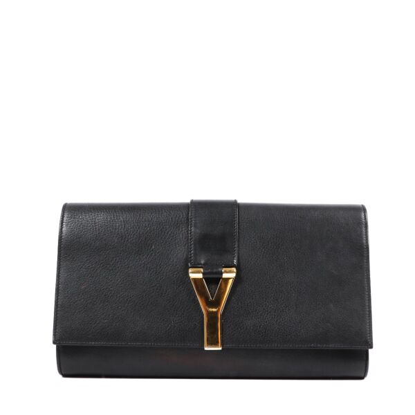 Buy an authentic second-hand Yves Saint Laurent Black Leather Clutch in very good condition at Labellov in Antwerp.