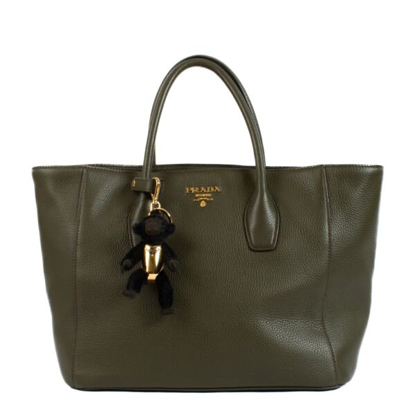 shop 100% authentic second hand Prada Green Vitello Daino Leather Tote Bag on Labellov.com