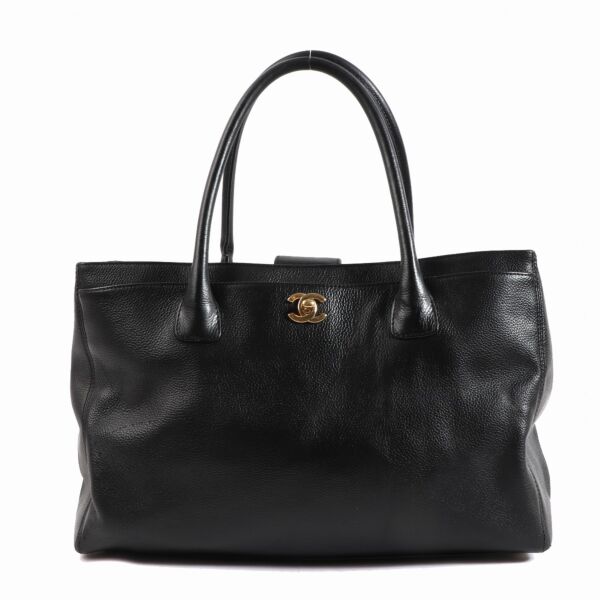 Buy an authentic second-hand Chanel Black Deerskin Executive Cerf Tote Bag in very good condition at Labellov in Antwerp.