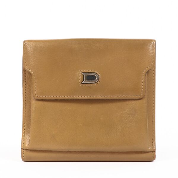 Buy an authentic second hand Delvaux Beige Wallet in good condition at Labellov.com 