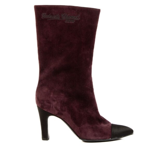 LL08114 Purple leather boots by Chanel Gabrielle Coco. 