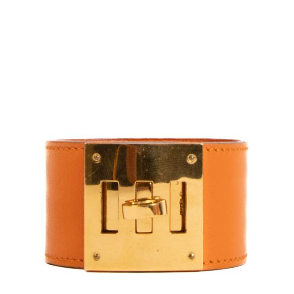 Shop safe online at Labellov in Antwerp, Brussels and Knokke this 100% authentic second hand Hermès Orange Leather Kelly Dog Bracelet