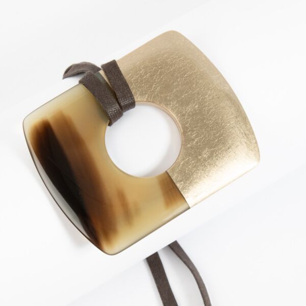 Shop safe online at Labellov in Antwerp, Brussels and Knokke this 100% authentic second hand Hermès Darva Horn Pendant Necklace