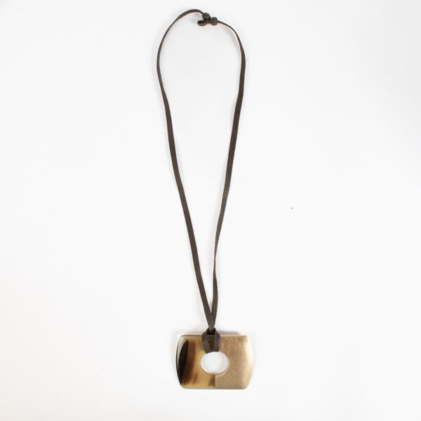 Shop safe online at Labellov in Antwerp, Brussels and Knokke this 100% authentic second hand Hermès Darva Horn Pendant Necklace