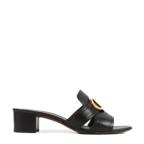 Shop safe online at Labellov in Antwerp, Brussels and Knokke this 100% authentic second hand Christian Dior Black Calfskin Montaigne Sandals - Size 39