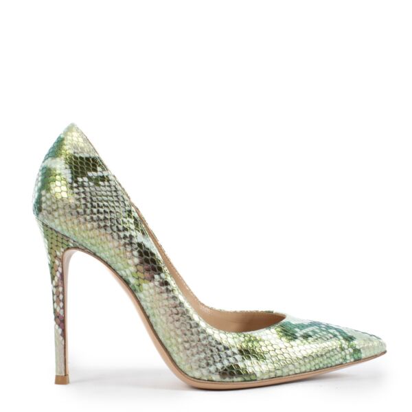 Authentic second hand Gianvito Rossi Embossed Python Gianvito 105 Pumps - Size 39,5 on Labellov.com 