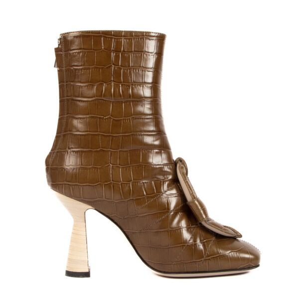 Buy authentic Morobe Kaki Leather Boots - Size 38 on LabelLov.com